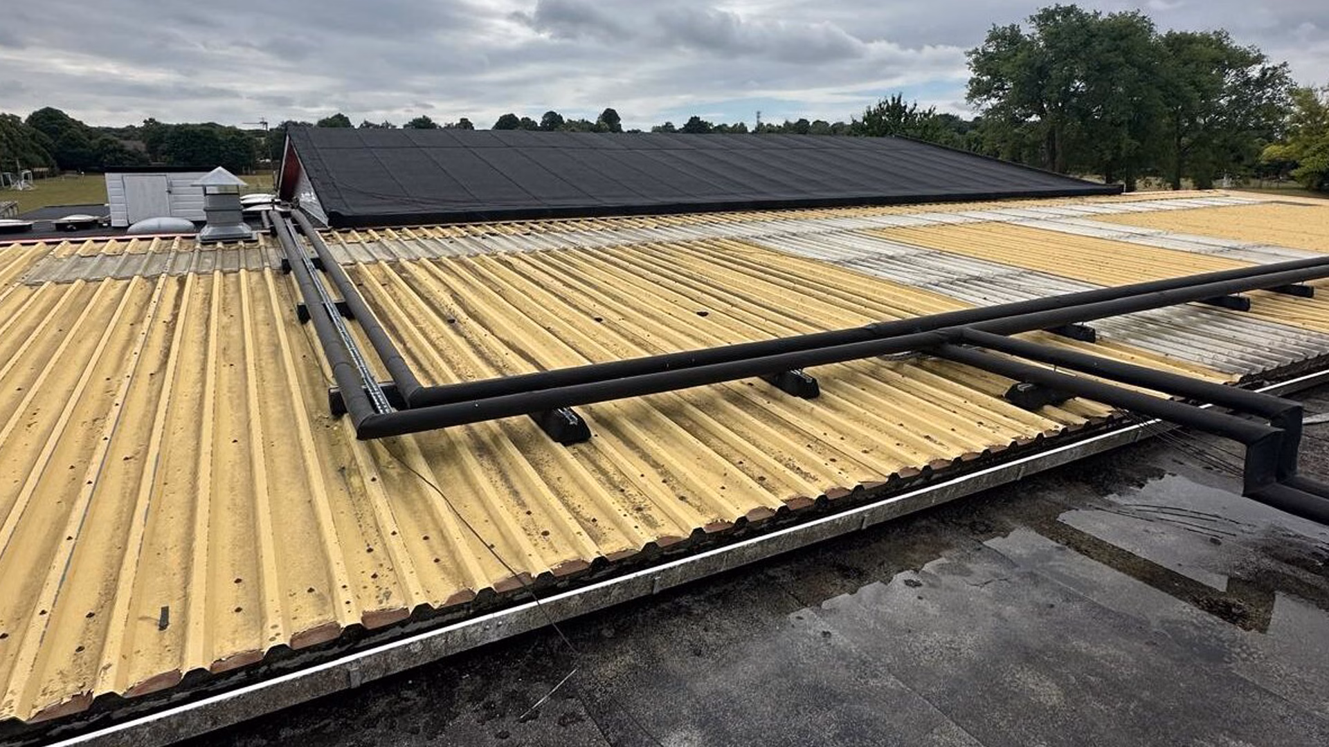 RAF Benson Primary school roof before refurbishment.